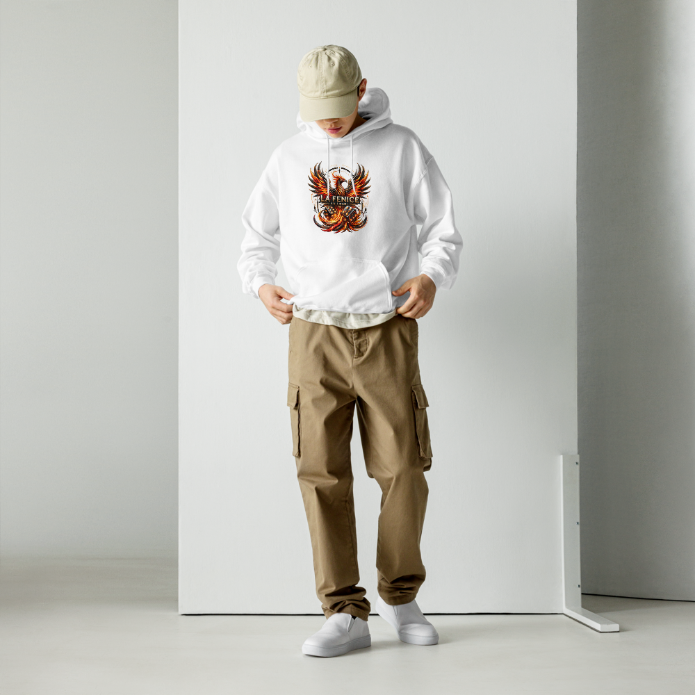 Felpa Fenice e Dadi bianca indossata, look streetwear
